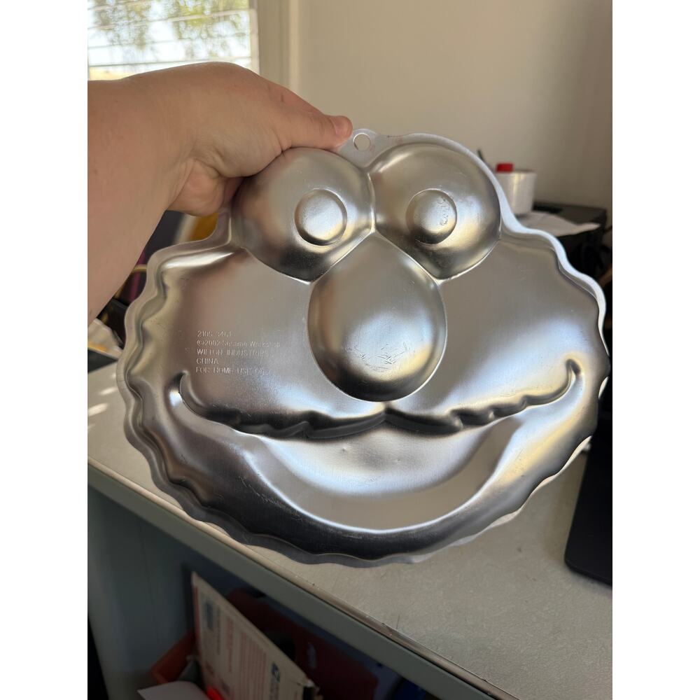Vintage 2002 Wilton Elmo Cake Pan Sesame Street Face Mold 2105-3461 Aluminum